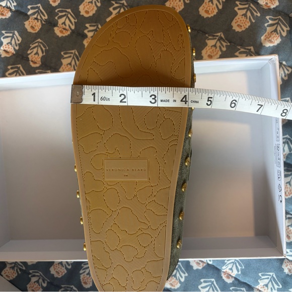🟩 NIB Veronica Beard Fern Suede Studded Clogs – Sage / Army Green – Size 9 - Picture 15 of 15